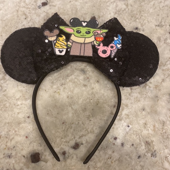✨ NWT baby Yoda Sequin Minnie Mouse Ears | Disney - Picture 2 of 3